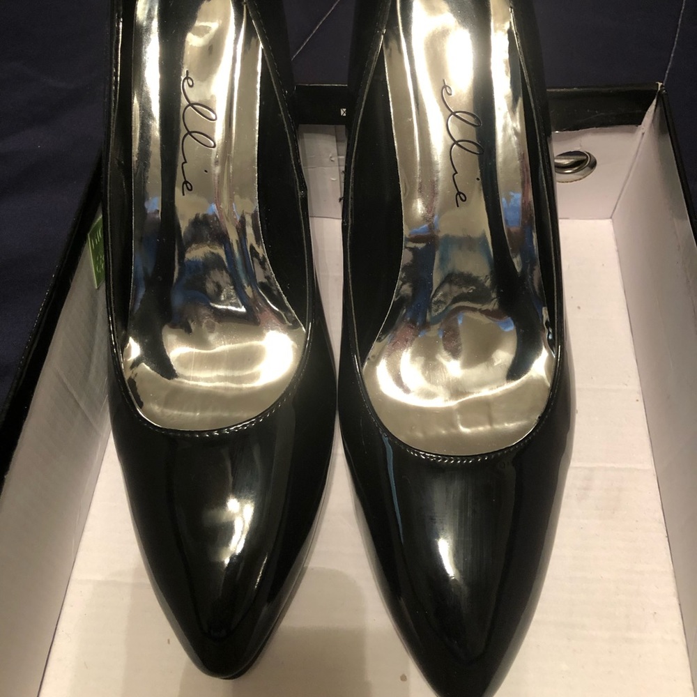 Ellie Black Patent Pumps Size 13-Wmn